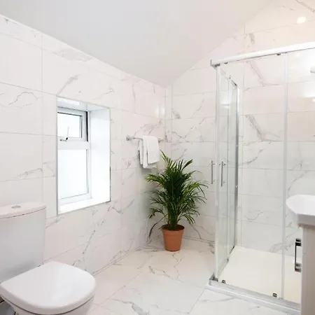 Apartment Luxury - Center - Large Garden With Hot Tub -7 Bedrooms-4 Bathrooms *