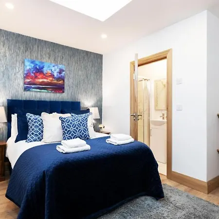 Apartment Luxury - Center - Large Garden With Hot Tub -7 Bedrooms-4 Bathrooms *