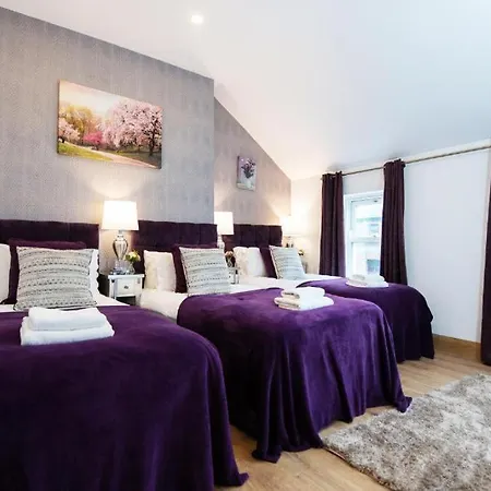 Luxury - Center - Large Garden With Hot Tub -7 Bedrooms-4 Bathrooms Apartment