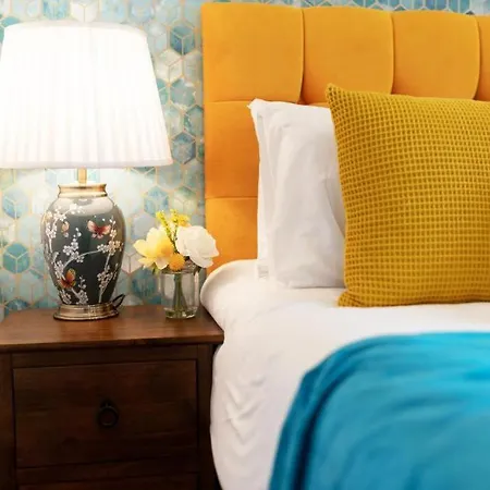Luxury - Center - Large Garden With Hot Tub -7 Bedrooms-4 Bathrooms Apartment Galway