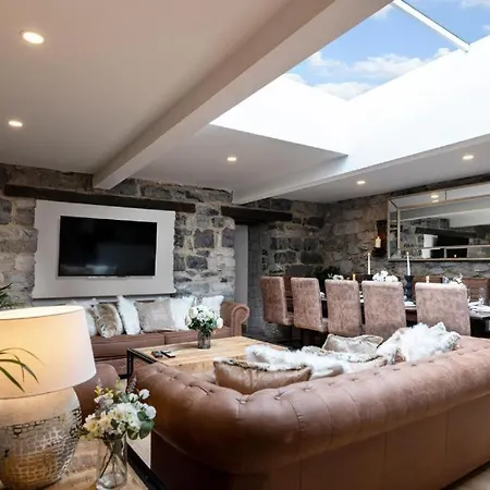 Luxury - Center - Large Garden With Hot Tub -7 Bedrooms-4 Bathrooms Apartment