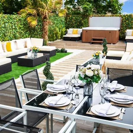 Luxury - Center - Large Garden With Hot Tub -7 Bedrooms-4 Bathrooms Apartment Galway