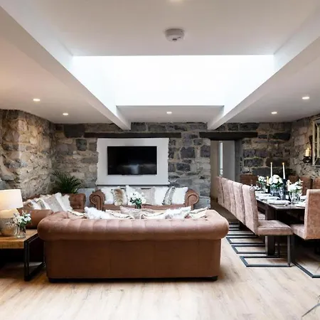 Apartment Luxury - Center - Large Garden With Hot Tub -7 Bedrooms-4 Bathrooms *