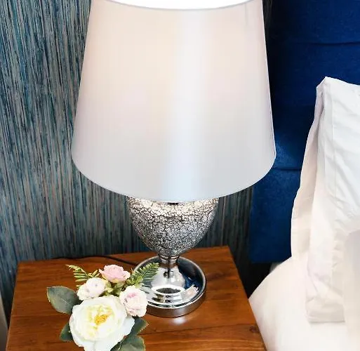 Luxury - Center - Large Garden With Hot Tub -7 Bedrooms-4 Bathrooms Апартаменты