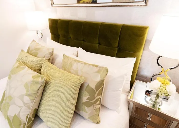 Luxury - Center - Large Garden With Hot Tub -7 Bedrooms-4 Bathrooms