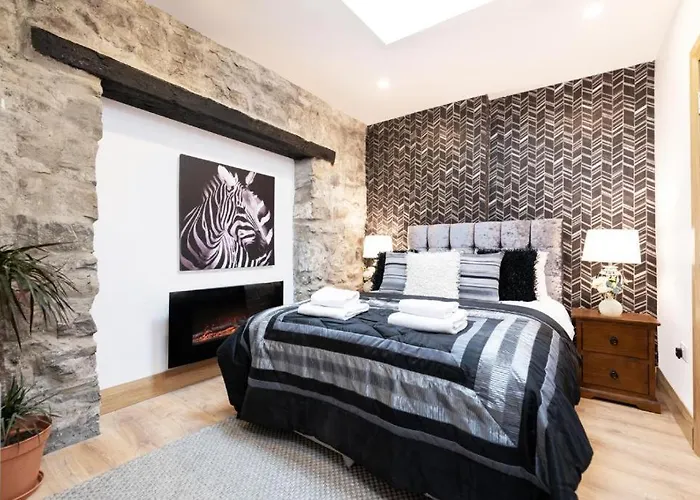 Luxury - Center - Large Garden With Hot Tub -7 Bedrooms-4 Bathrooms Голуэй