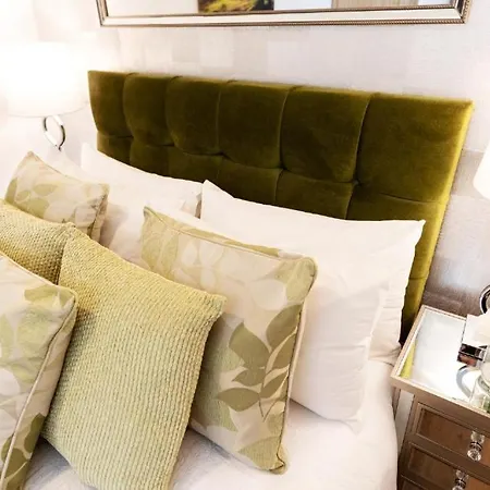 Luxury - Center - Large Garden With Hot Tub -7 Bedrooms-4 Bathrooms