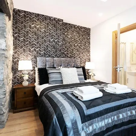 Luxury - Center - Large Garden With Hot Tub -7 Bedrooms-4 Bathrooms Apartamento