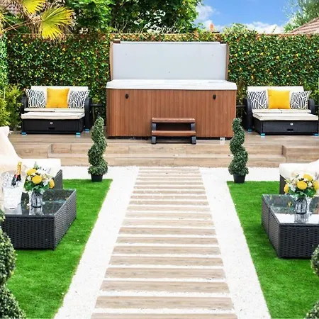 Luxury - Center - Large Garden With Hot Tub -7 Bedrooms-4 Bathrooms شقة غالواي