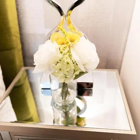 Luxury - Center - Large Garden With Hot Tub -7 Bedrooms-4 Bathrooms شقة *