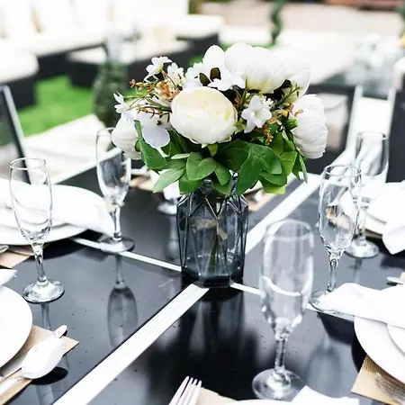 شقة Luxury - Center - Large Garden With Hot Tub -7 Bedrooms-4 Bathrooms *