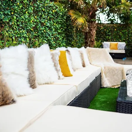 Luxury - Center - Large Garden With Hot Tub -7 Bedrooms-4 Bathrooms غالواي