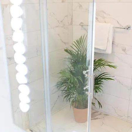 Apartamento Luxury - Center - Large Garden With Hot Tub -7 Bedrooms-4 Bathrooms