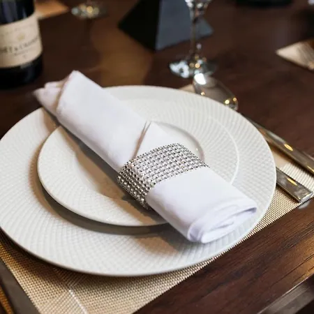 Luxury - Center - Large Garden With Hot Tub -7 Bedrooms-4 Bathrooms شقة *