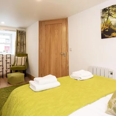 Luxury - Center - Large Garden With Hot Tub -7 Bedrooms-4 Bathrooms