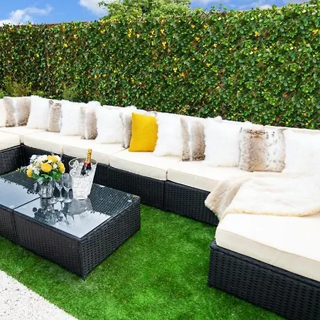 Luxury - Center - Large Garden With Hot Tub -7 Bedrooms-4 Bathrooms شقة غالواي