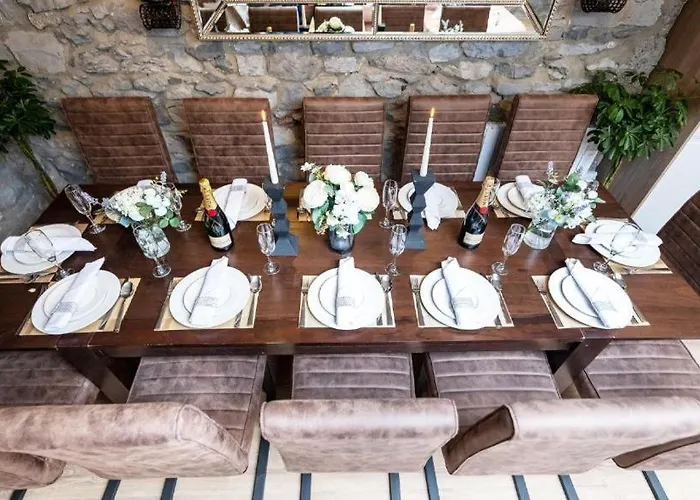 Luxury - Center - Large Garden With Hot Tub -7 Bedrooms-4 Bathrooms Lejlighed *