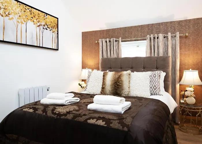 Luxury - Center - Large Garden With Hot Tub -7 Bedrooms-4 Bathrooms Lejlighed *