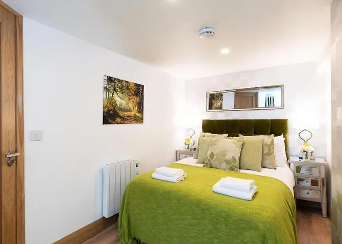 Luxury - Center - Large Garden With Hot Tub -7 Bedrooms-4 Bathrooms Lejlighed