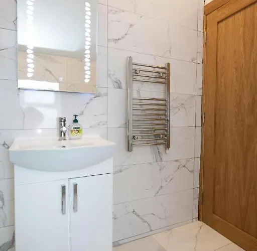 Lejlighed Luxury - Center - Large Garden With Hot Tub -7 Bedrooms-4 Bathrooms *